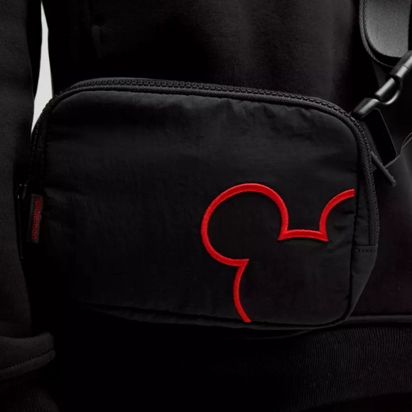 NWT Lululemon Disney Mickey Outline Graphic Belt Bag SOLD OUT ONLINE🚨 - Picture 6 of 7